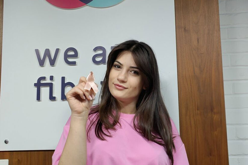 “We Are Fiber” diventa rosa per il mese disensibilizzazione sul tumore al seno: WE ARE STRONG